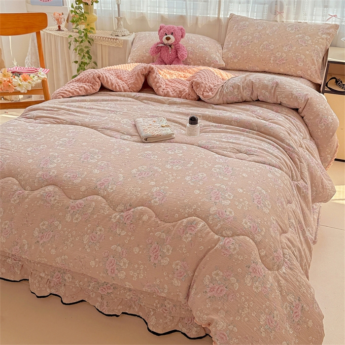 91家纺网 家纺一手货源 找家纺 小叮当家纺仓储工厂店 买家秀 爆款花型2025新款床盖豆豆被套春秋被套冬被云感超软木棉被子被芯 豆豆被-粉蔷柔梦