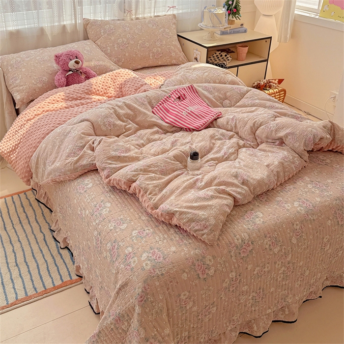 91家纺网 家纺一手货源 找家纺 小叮当家纺仓储工厂店 买家秀 爆款花型2025新款床盖豆豆被套春秋被套冬被云感超软木棉被子被芯 豆豆被-粉蔷柔梦