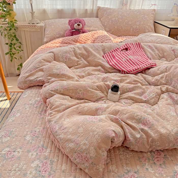 91家纺网 家纺一手货源 找家纺 小叮当家纺仓储工厂店 买家秀 爆款花型2025新款床盖豆豆被套春秋被套冬被云感超软木棉被子被芯 豆豆被-粉蔷柔梦