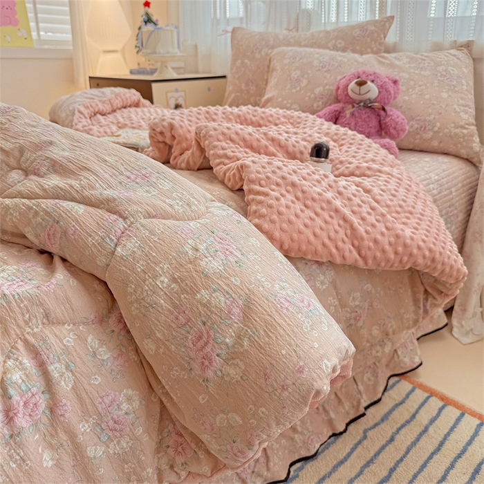 91家纺网 家纺一手货源 找家纺 小叮当家纺仓储工厂店 买家秀 爆款花型2025新款床盖豆豆被套春秋被套冬被云感超软木棉被子被芯 豆豆被-粉蔷柔梦