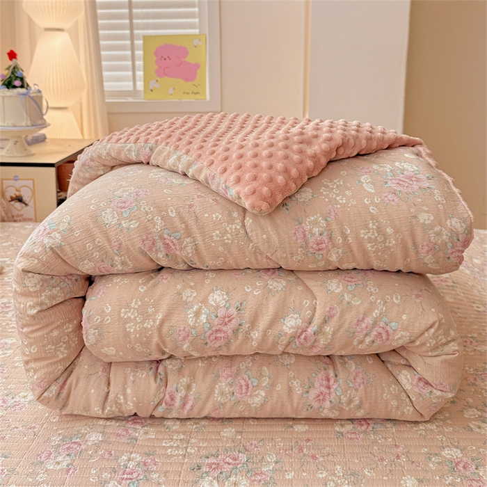 91家纺网 家纺一手货源 找家纺 小叮当家纺仓储工厂店 买家秀 爆款花型2025新款床盖豆豆被套春秋被套冬被云感超软木棉被子被芯 豆豆被-粉蔷柔梦