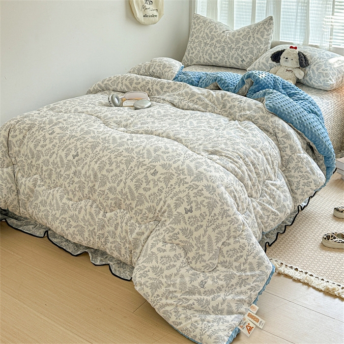 91家纺网 家纺一手货源 找家纺 小叮当家纺仓储工厂店 买家秀 爆款花型2025新款床盖豆豆被套春秋被套冬被云感超软木棉被子被芯 豆豆被-蓝纹夜韵