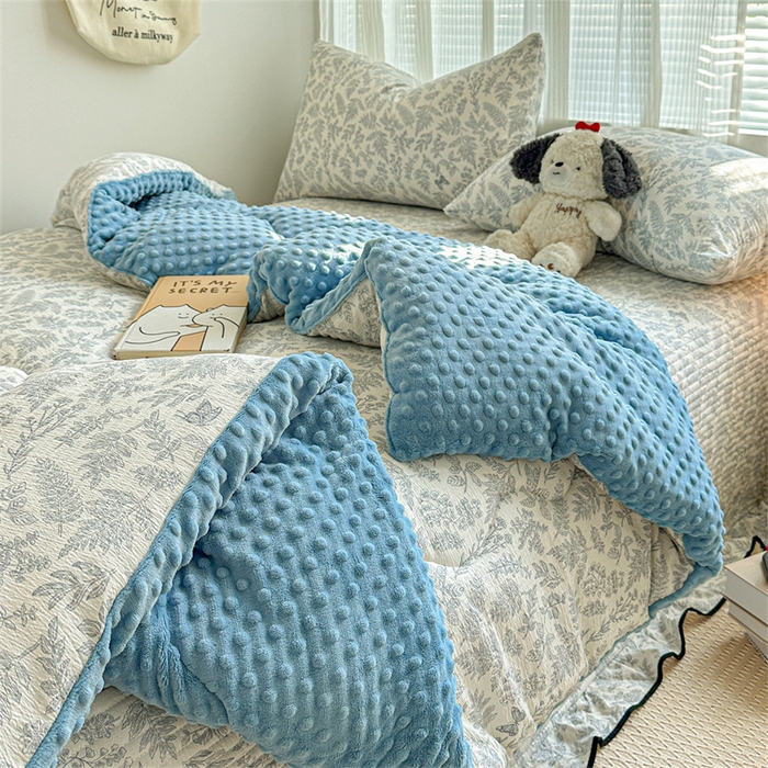 91家纺网 家纺一手货源 找家纺 小叮当家纺仓储工厂店 买家秀 爆款花型2025新款床盖豆豆被套春秋被套冬被云感超软木棉被子被芯 豆豆被-蓝纹夜韵