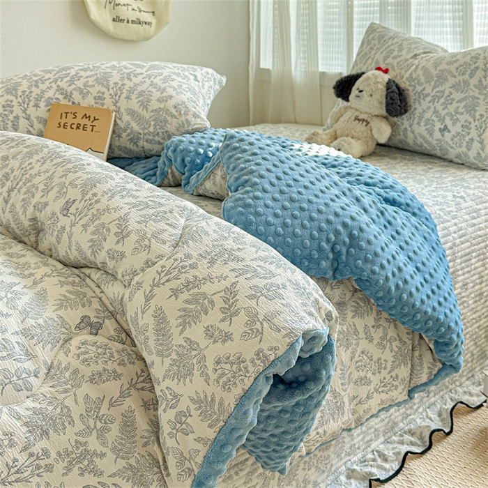 91家纺网 家纺一手货源 找家纺 小叮当家纺仓储工厂店 买家秀 爆款花型2025新款床盖豆豆被套春秋被套冬被云感超软木棉被子被芯 豆豆被-蓝纹夜韵