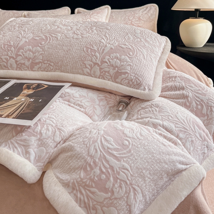 91家纺网 家纺一手货源 找家纺 （总）极简 2025新款立体雕花牛奶绒四件套系列