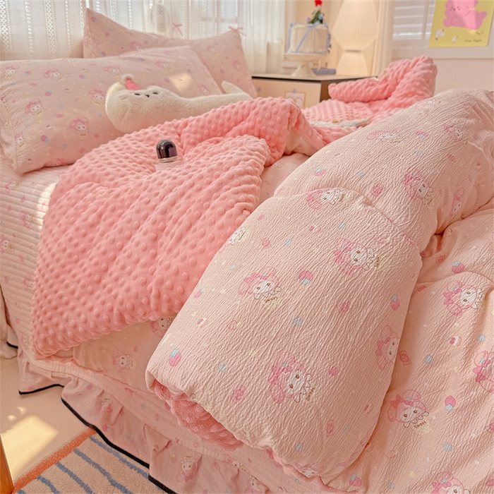 91家纺网 家纺一手货源 找家纺 小叮当家纺仓储工厂店 买家秀 爆款花型2025新款床盖豆豆被套春秋被套冬被云感超软木棉被子被芯 豆豆被-萌 美 蒂