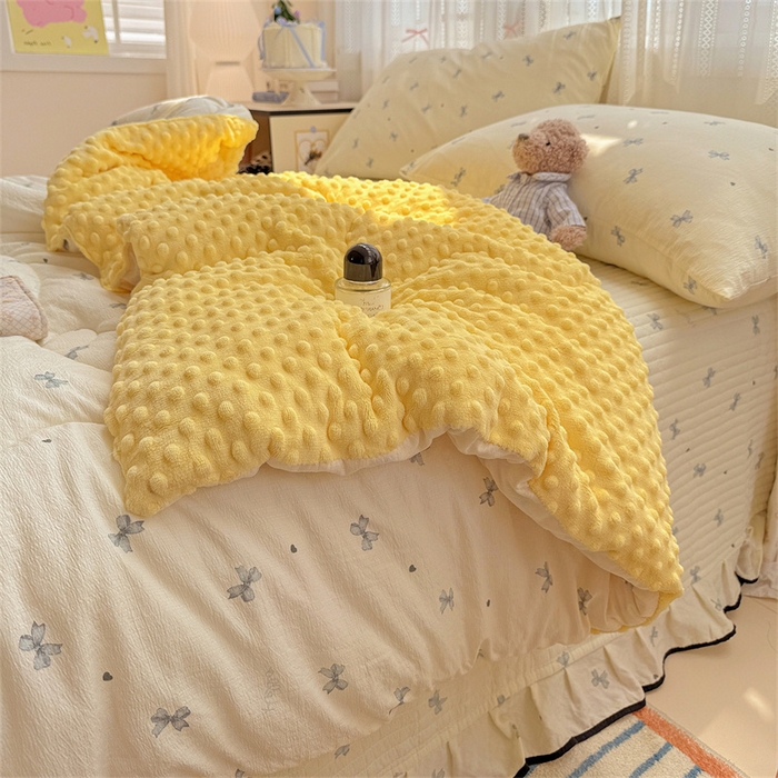 91家纺网 家纺一手货源 找家纺 小叮当家纺仓储工厂店 买家秀 爆款花型2025新款床盖豆豆被套春秋被套冬被云感超软木棉被子被芯 豆豆被-奶黄蝶语