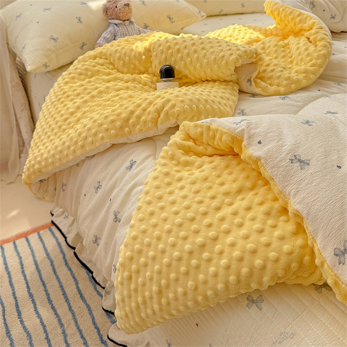 91家纺网 家纺一手货源 找家纺 小叮当家纺仓储工厂店 买家秀 爆款花型2025新款床盖豆豆被套春秋被套冬被云感超软木棉被子被芯 豆豆被-奶黄蝶语