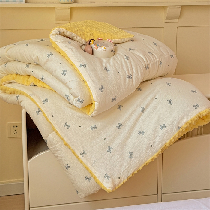 91家纺网 家纺一手货源 找家纺 小叮当家纺仓储工厂店 买家秀 爆款花型2025新款床盖豆豆被套春秋被套冬被云感超软木棉被子被芯 豆豆被-奶黄蝶语