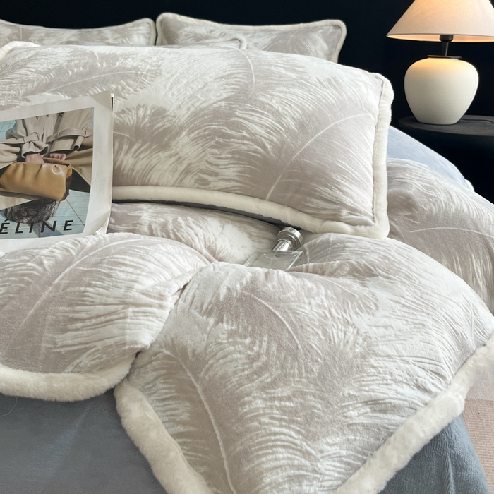 91家纺网 家纺一手货源 找家纺 （总）极简 2025新款立体雕花牛奶绒四件套系列