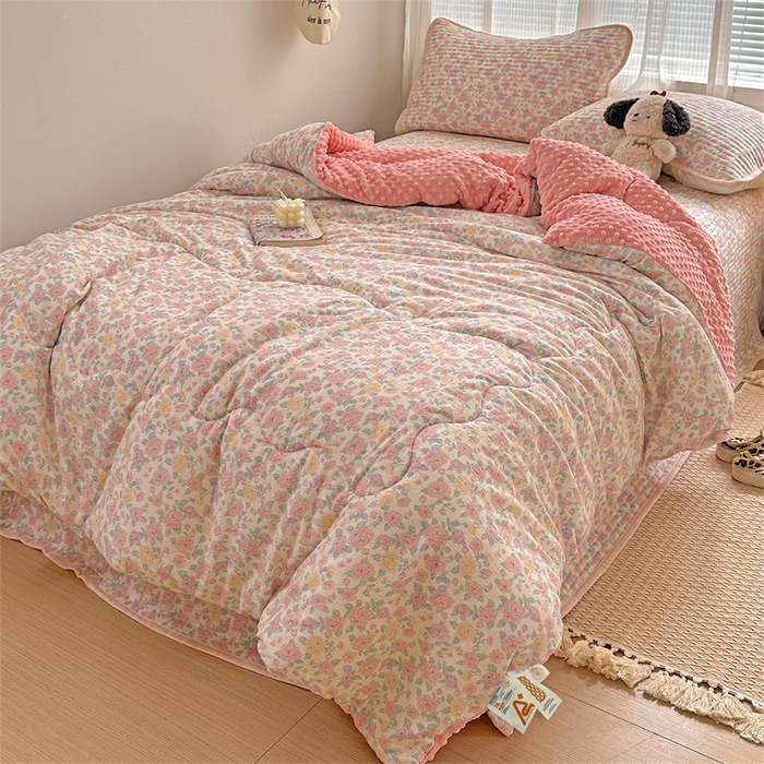 91家纺网 家纺一手货源 找家纺 小叮当家纺仓储工厂店 买家秀 爆款花型2025新款床盖豆豆被套春秋被套冬被云感超软木棉被子被芯 豆豆被-花漾绒语