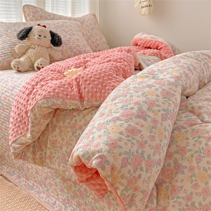 91家纺网 家纺一手货源 找家纺 小叮当家纺仓储工厂店 买家秀 爆款花型2025新款床盖豆豆被套春秋被套冬被云感超软木棉被子被芯 豆豆被-花漾绒语