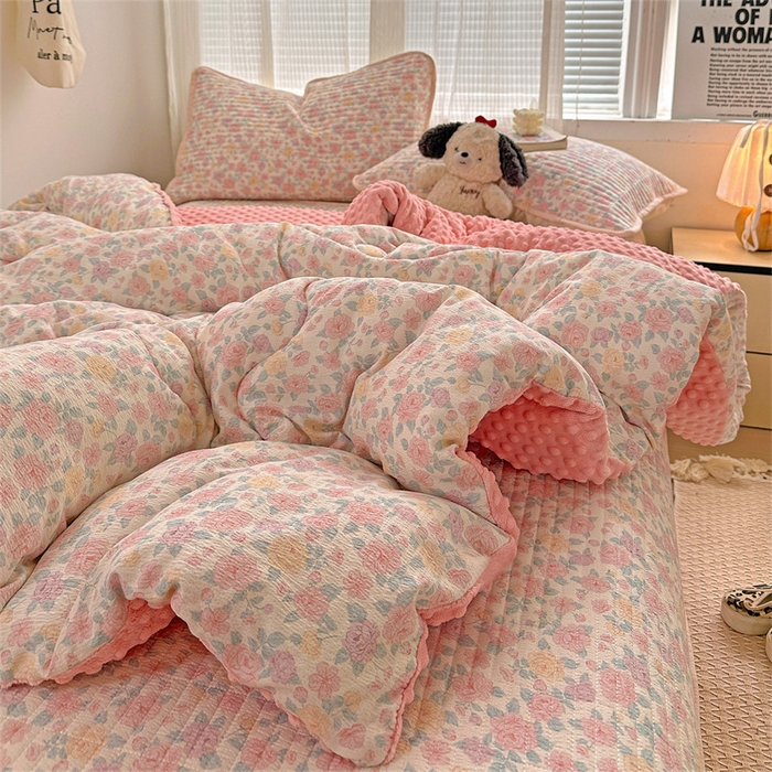 91家纺网 家纺一手货源 找家纺 小叮当家纺仓储工厂店 买家秀 爆款花型2025新款床盖豆豆被套春秋被套冬被云感超软木棉被子被芯 豆豆被-花漾绒语