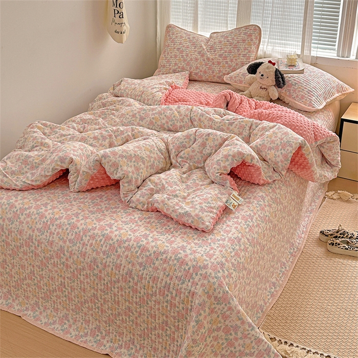 91家纺网 家纺一手货源 找家纺 小叮当家纺仓储工厂店 买家秀 爆款花型2025新款床盖豆豆被套春秋被套冬被云感超软木棉被子被芯 豆豆被-花漾绒语