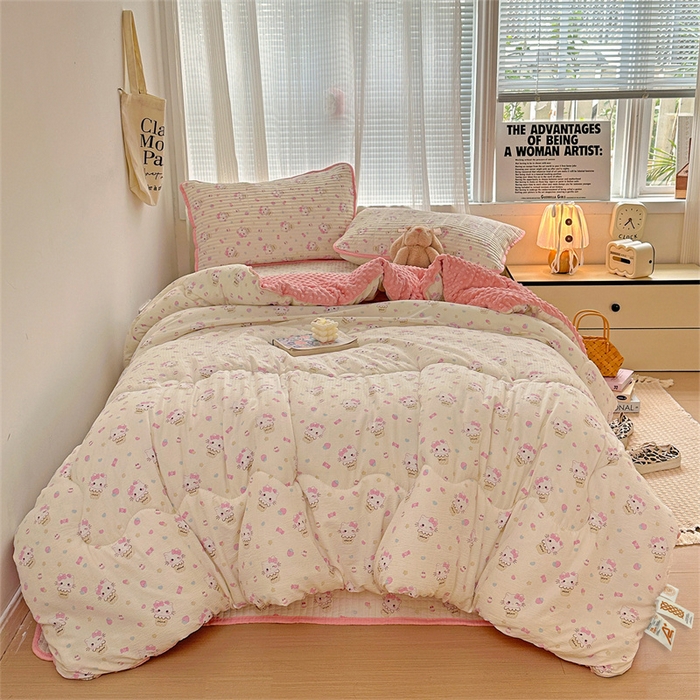 91家纺网 家纺一手货源 找家纺 小叮当家纺仓储工厂店 买家秀 爆款花型2025新款床盖豆豆被套春秋被套冬被云感超软木棉被子被芯 豆豆被-奇梦甜猫