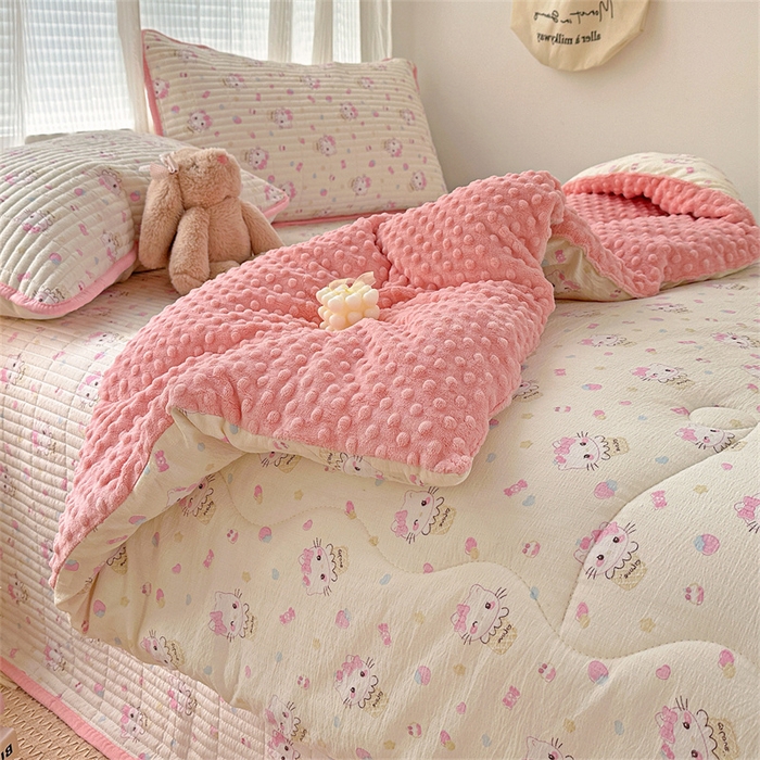 91家纺网 家纺一手货源 找家纺 小叮当家纺仓储工厂店 买家秀 爆款花型2025新款床盖豆豆被套春秋被套冬被云感超软木棉被子被芯 豆豆被-奇梦甜猫