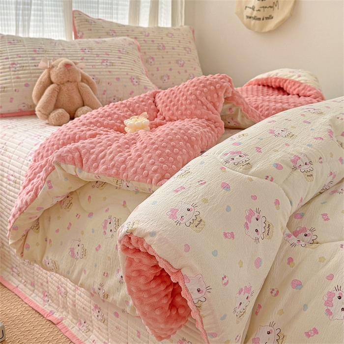 91家纺网 家纺一手货源 找家纺 小叮当家纺仓储工厂店 买家秀 爆款花型2025新款床盖豆豆被套春秋被套冬被云感超软木棉被子被芯 豆豆被-奇梦甜猫