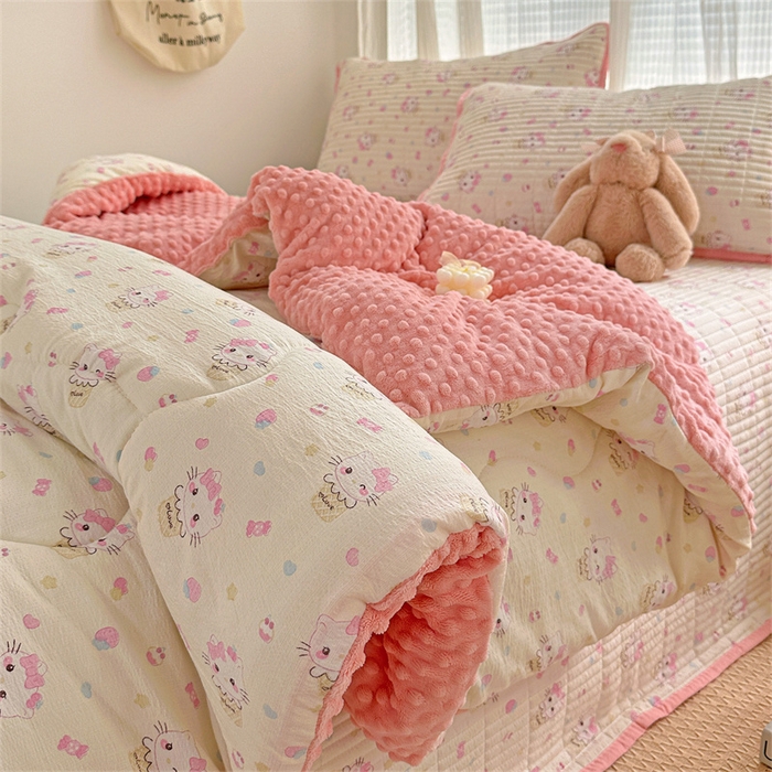 91家纺网 家纺一手货源 找家纺 小叮当家纺仓储工厂店 买家秀 爆款花型2025新款床盖豆豆被套春秋被套冬被云感超软木棉被子被芯 豆豆被-奇梦甜猫