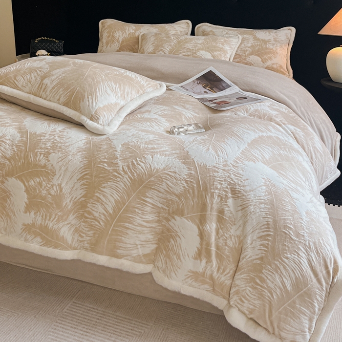 91家纺网 家纺一手货源 找家纺 极简 2025新款立体雕花牛奶绒四件套系列 卡莱-暖棕