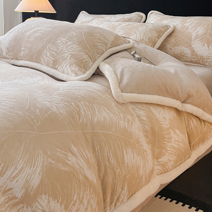 91家纺网 家纺一手货源 找家纺 极简 2025新款立体雕花牛奶绒四件套系列 卡莱-暖棕