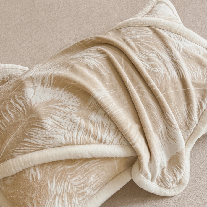 91家纺网 家纺一手货源 找家纺 极简 2025新款立体雕花牛奶绒四件套系列 卡莱-暖棕