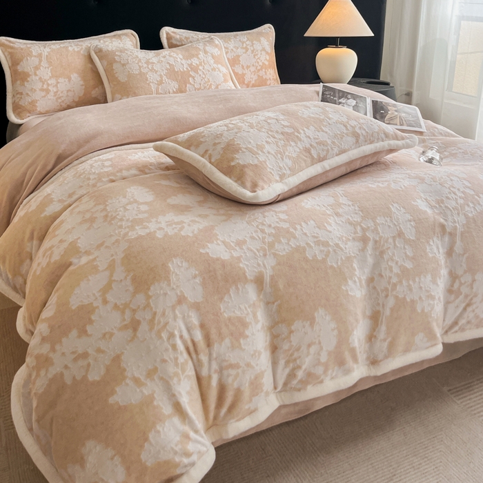 91家纺网 家纺一手货源 找家纺 极简 2025新款立体雕花牛奶绒四件套系列 丽塔-黄