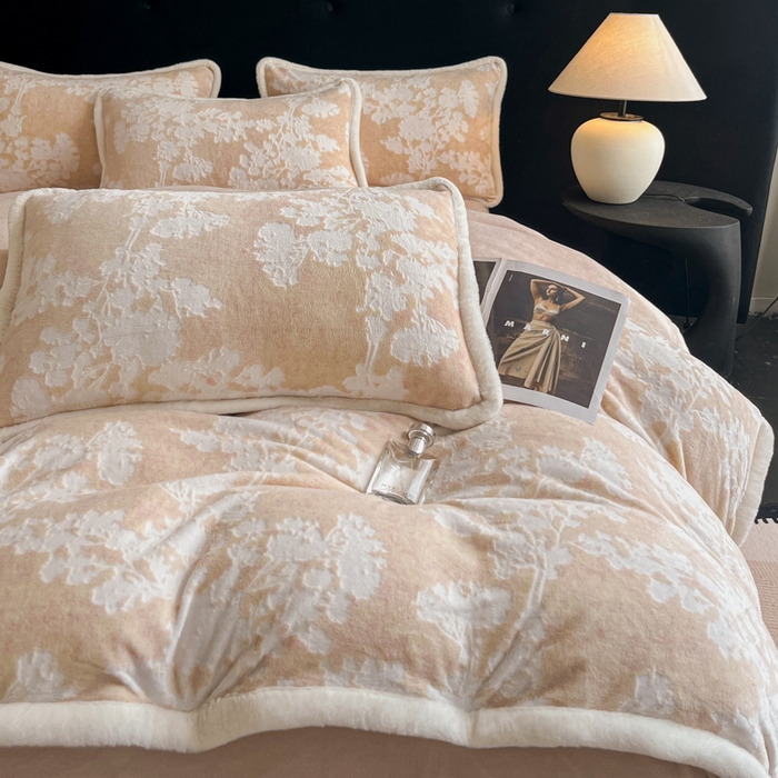 91家纺网 家纺一手货源 找家纺 极简 2025新款立体雕花牛奶绒四件套系列 丽塔-黄