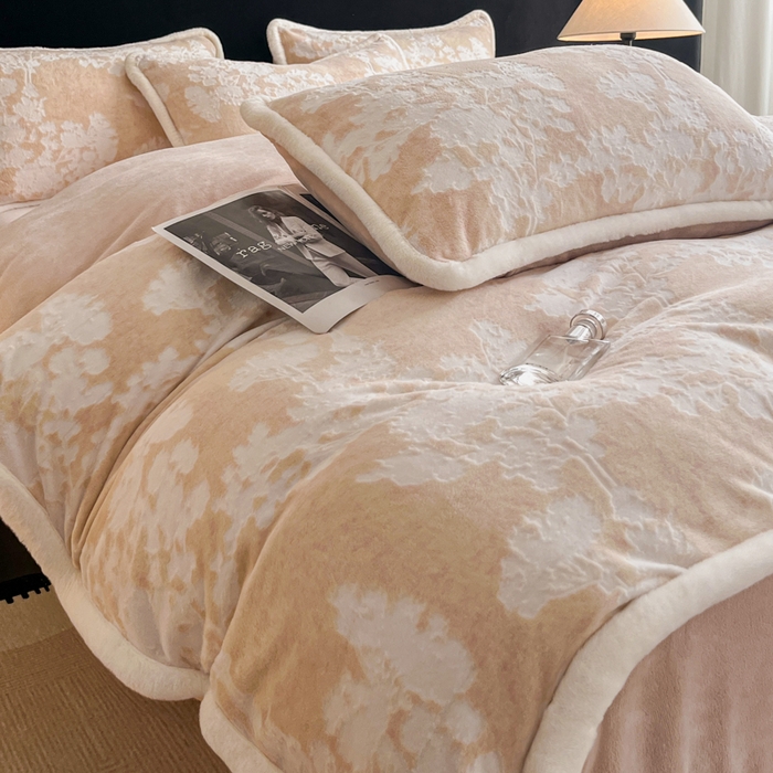 91家纺网 家纺一手货源 找家纺 极简 2025新款立体雕花牛奶绒四件套系列 丽塔-黄