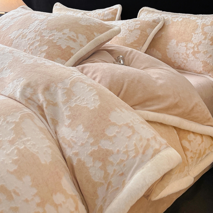 91家纺网 家纺一手货源 找家纺 极简 2025新款立体雕花牛奶绒四件套系列 丽塔-黄