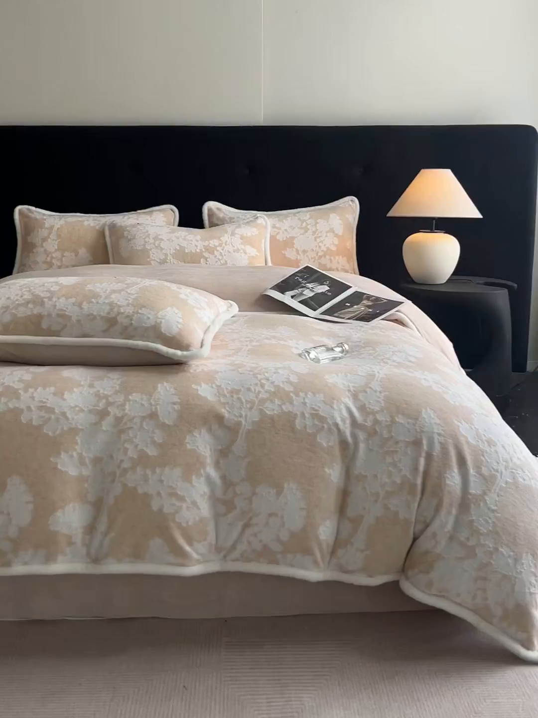 91家纺网 家纺一手货源 找家纺 极简 2025新款立体雕花牛奶绒四件套系列 丽塔-黄