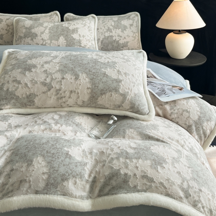 91家纺网 家纺一手货源 找家纺 极简 2025新款立体雕花牛奶绒四件套系列 丽塔-灰
