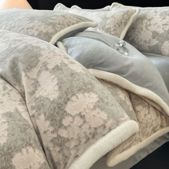 91家纺网 家纺一手货源 找家纺 极简 2025新款立体雕花牛奶绒四件套系列 丽塔-灰