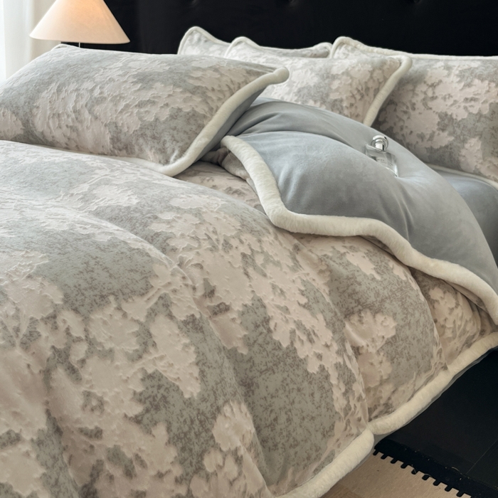91家纺网 家纺一手货源 找家纺 极简 2025新款立体雕花牛奶绒四件套系列 丽塔-灰