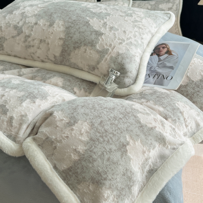 91家纺网 家纺一手货源 找家纺 极简 2025新款立体雕花牛奶绒四件套系列 丽塔-灰