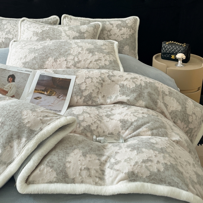 91家纺网 家纺一手货源 找家纺 极简 2025新款立体雕花牛奶绒四件套系列 丽塔-灰