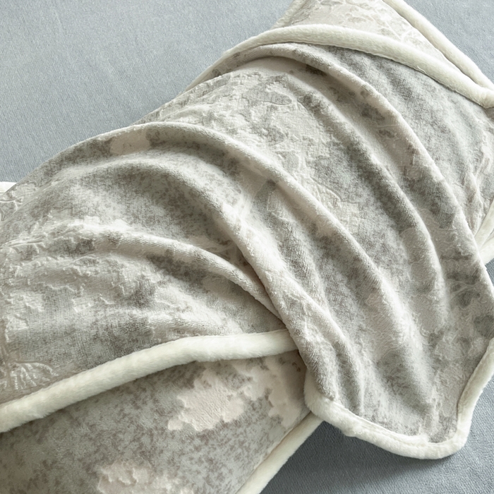 91家纺网 家纺一手货源 找家纺 极简 2025新款立体雕花牛奶绒四件套系列 丽塔-灰