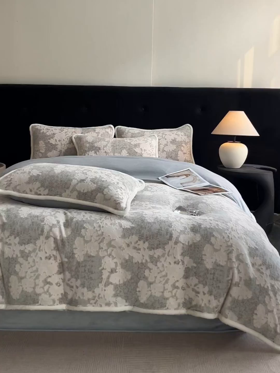 91家纺网 家纺一手货源 找家纺 极简 2025新款立体雕花牛奶绒四件套系列 丽塔-灰