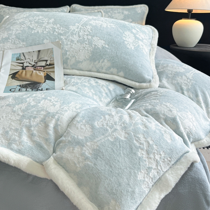 极简 2025新款立体雕花牛奶绒四件套系列 丽塔-蓝