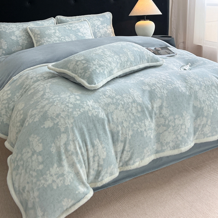 91家纺网 家纺一手货源 找家纺 极简 2025新款立体雕花牛奶绒四件套系列 丽塔-蓝