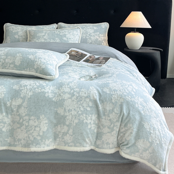 91家纺网 家纺一手货源 找家纺 极简 2025新款立体雕花牛奶绒四件套系列 丽塔-蓝