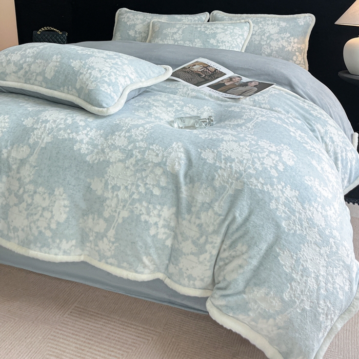91家纺网 家纺一手货源 找家纺 极简 2025新款立体雕花牛奶绒四件套系列 丽塔-蓝
