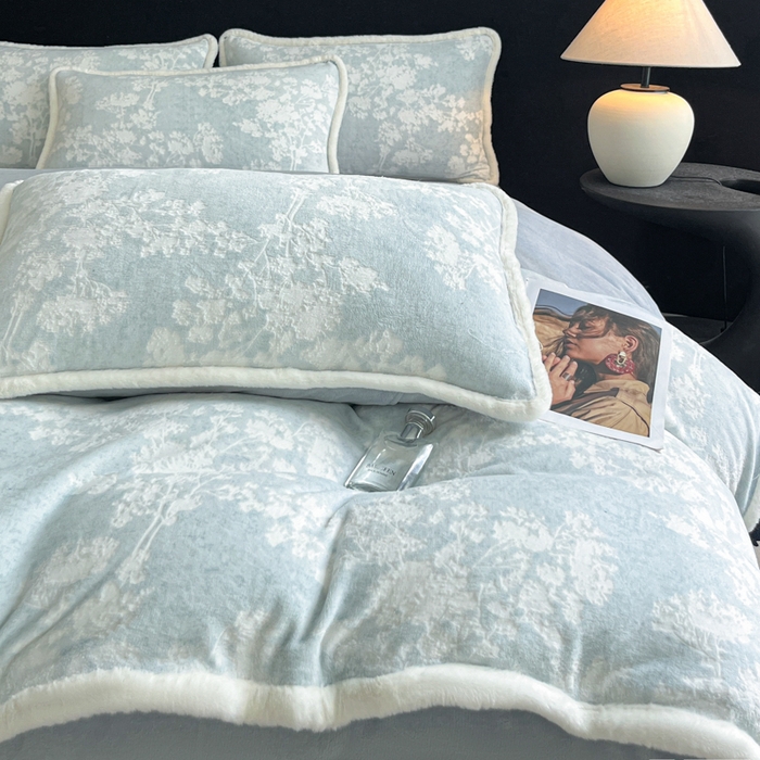 91家纺网 家纺一手货源 找家纺 极简 2025新款立体雕花牛奶绒四件套系列 丽塔-蓝