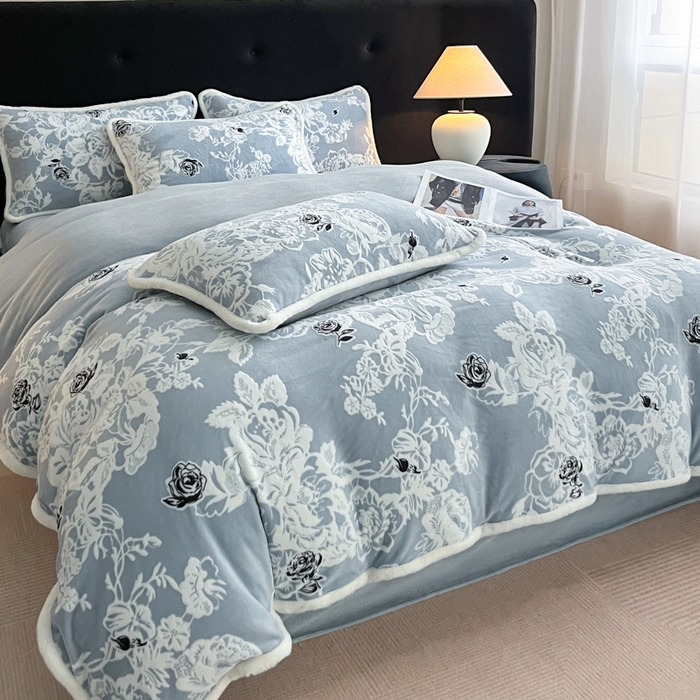 91家纺网 家纺一手货源 找家纺 极简 2025新款立体雕花牛奶绒四件套系列 罗赛拉-蓝