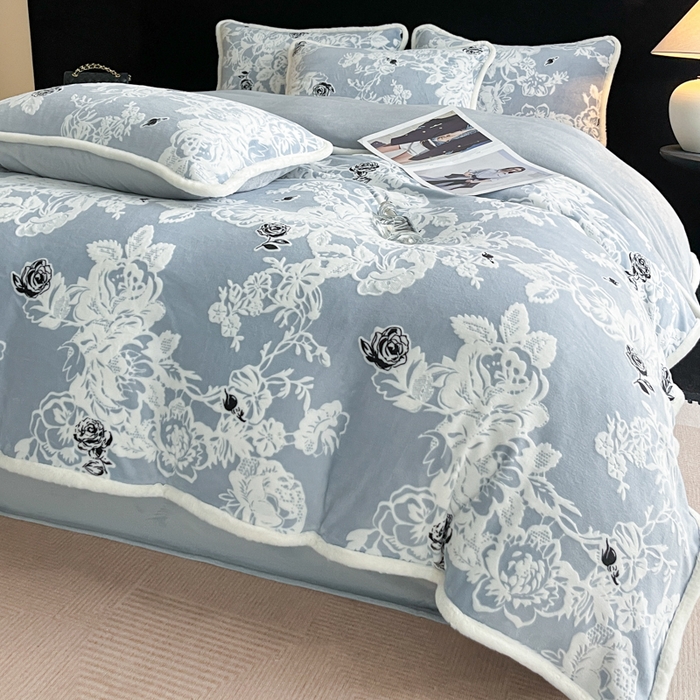 91家纺网 家纺一手货源 找家纺 极简 2025新款立体雕花牛奶绒四件套系列 罗赛拉-蓝