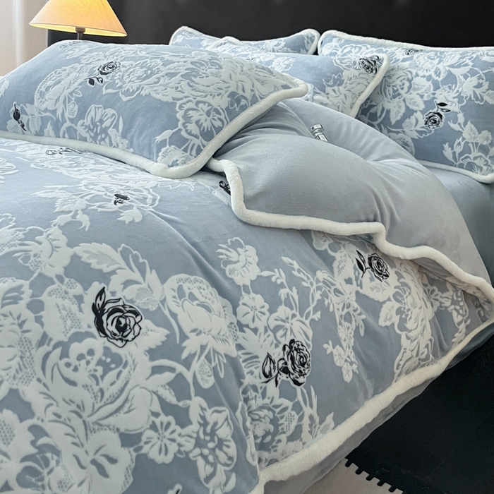 91家纺网 家纺一手货源 找家纺 极简 2025新款立体雕花牛奶绒四件套系列 罗赛拉-蓝