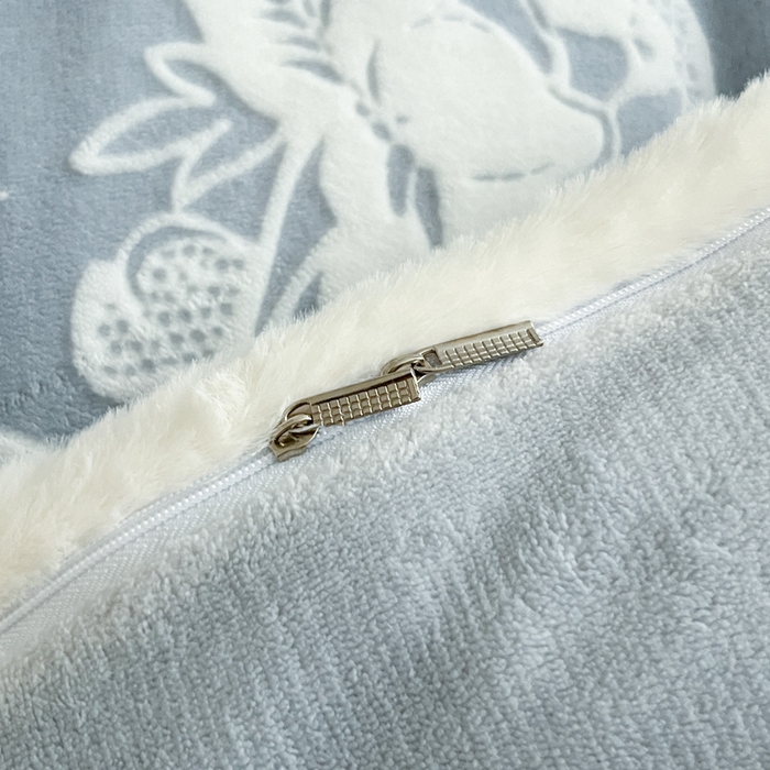 91家纺网 家纺一手货源 找家纺 极简 2025新款立体雕花牛奶绒四件套系列 罗赛拉-蓝