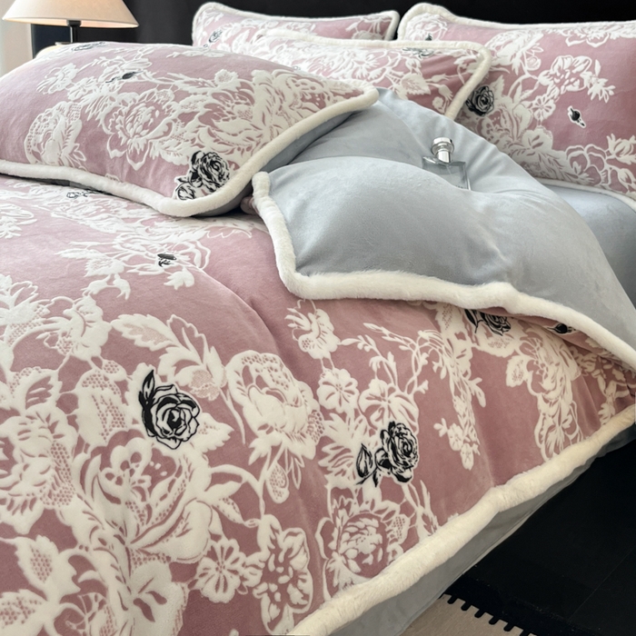 91家纺网 家纺一手货源 找家纺 极简 2025新款立体雕花牛奶绒四件套系列 罗赛拉-紫