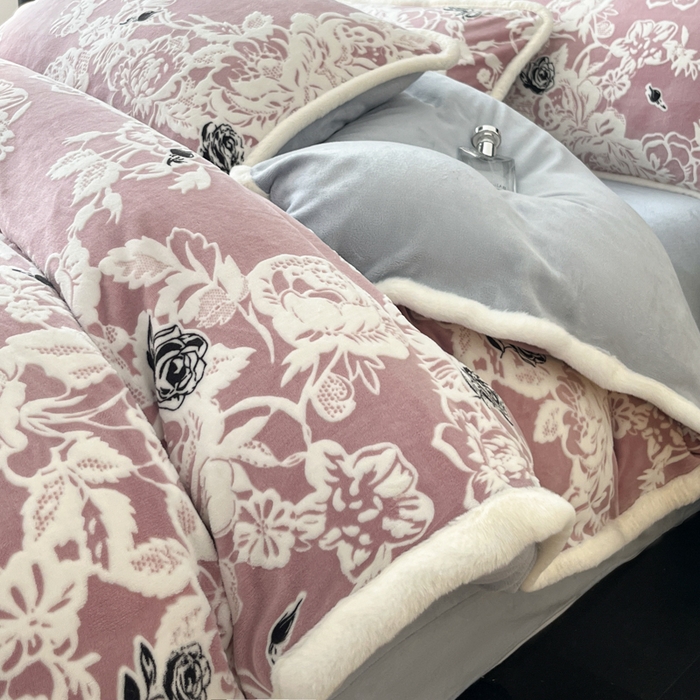 91家纺网 家纺一手货源 找家纺 极简 2025新款立体雕花牛奶绒四件套系列 罗赛拉-紫