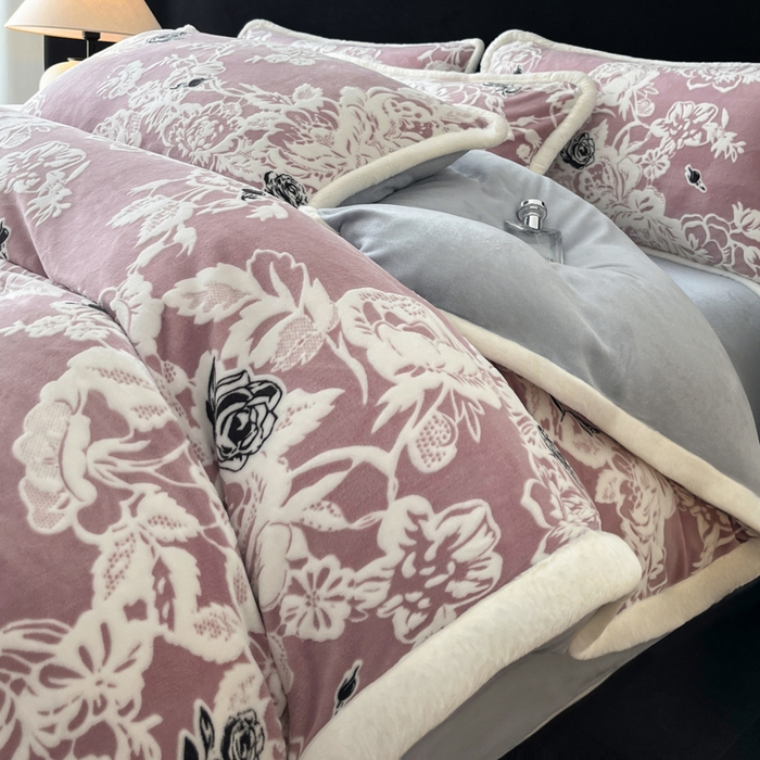 91家纺网 家纺一手货源 找家纺 极简 2025新款立体雕花牛奶绒四件套系列 罗赛拉-紫