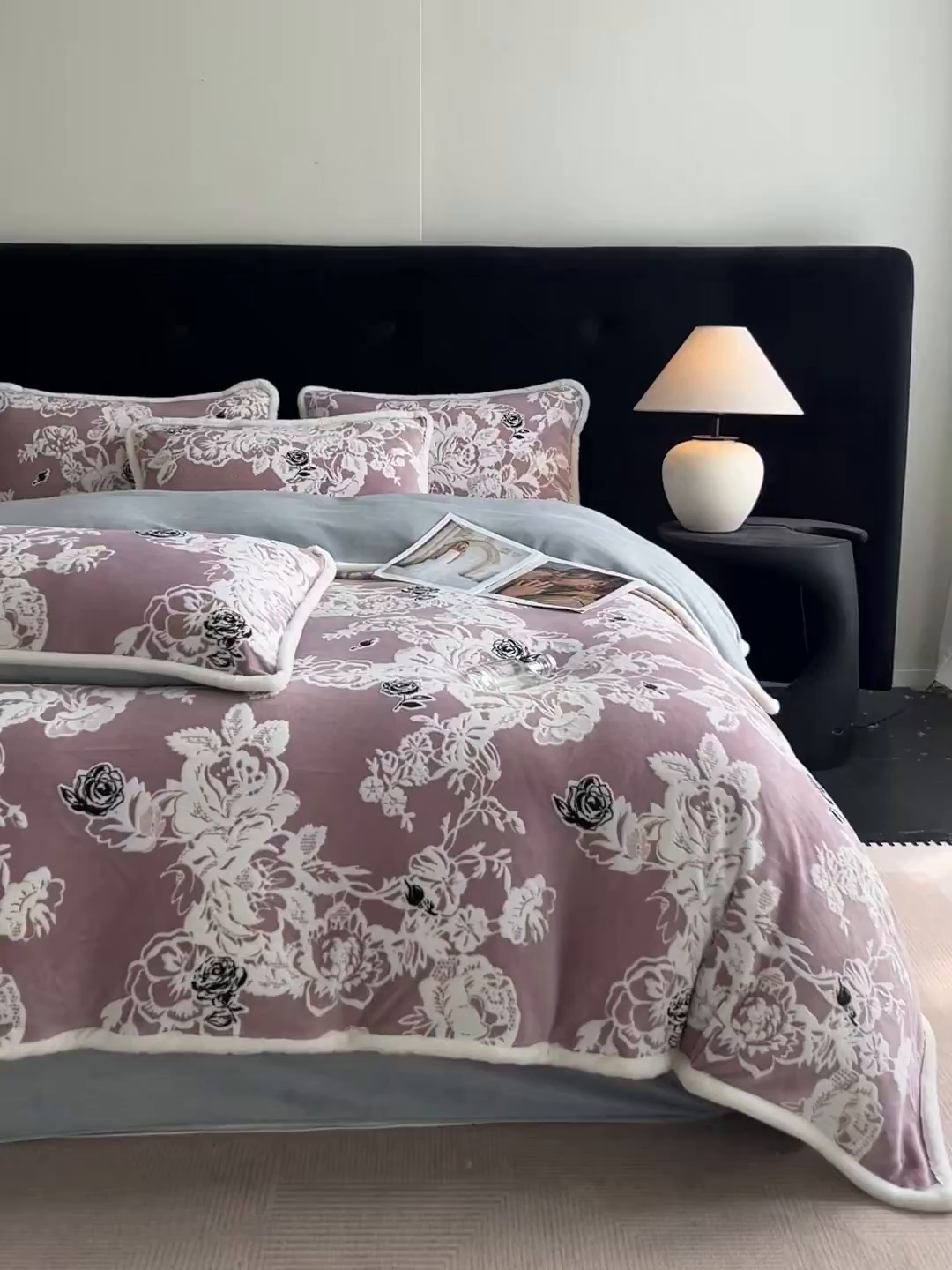 91家纺网 家纺一手货源 找家纺 极简 2025新款立体雕花牛奶绒四件套系列 罗赛拉-紫
